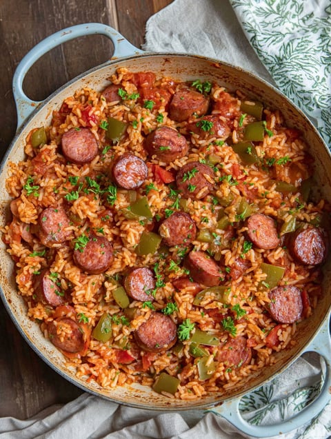 A dish of Cajun-Wurst mit Reis.